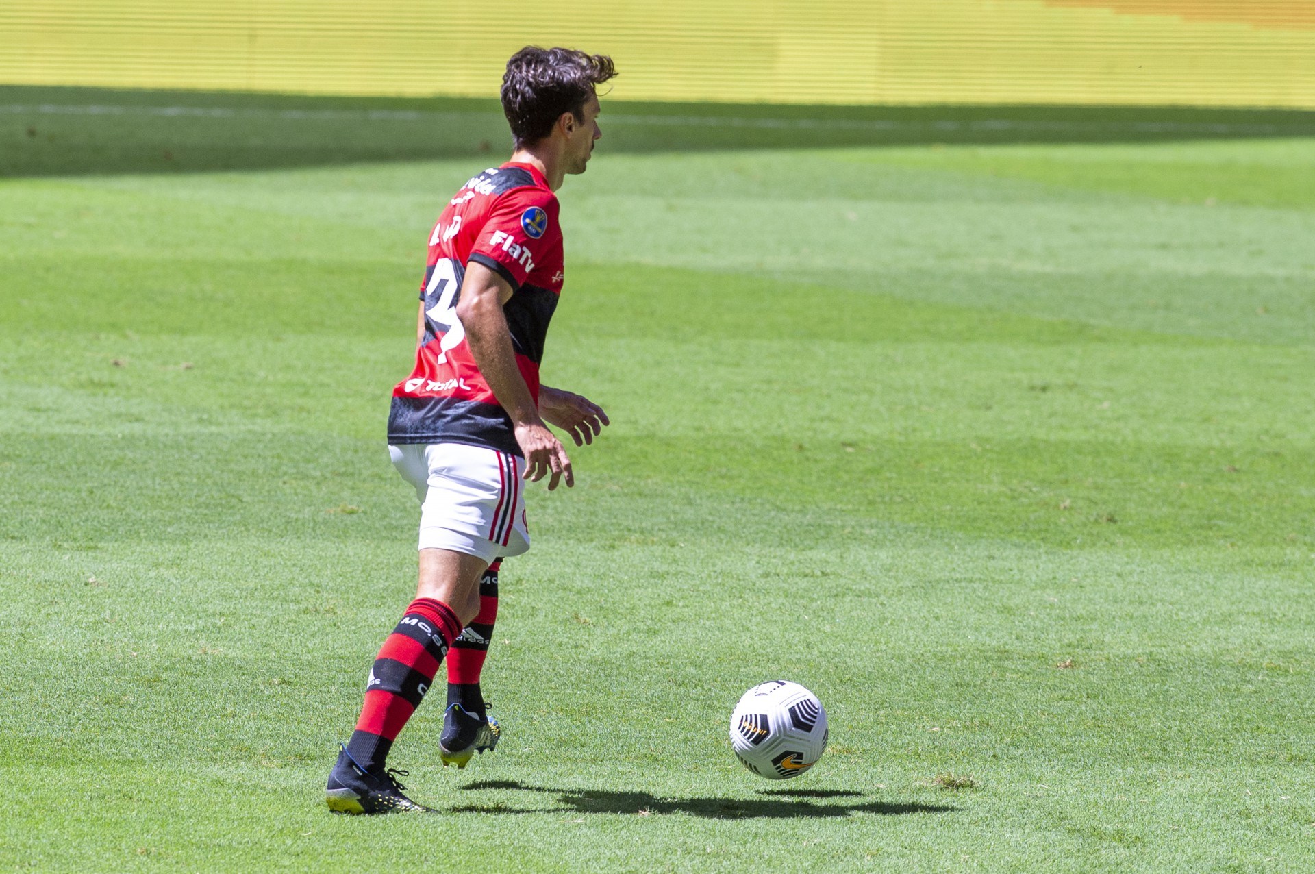 Ap&oacute;s p&ecirc;nalti cometido e gol decisivo, Rodrigo Caio avisa: 'N&atilde;o para por aqui'