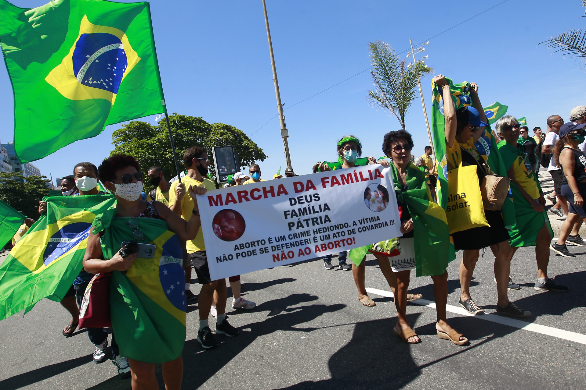 Apoiadores de Bolsonaro v&atilde;o &agrave;s ruas contra proibi&ccedil;&atilde;o de missas e cultos
