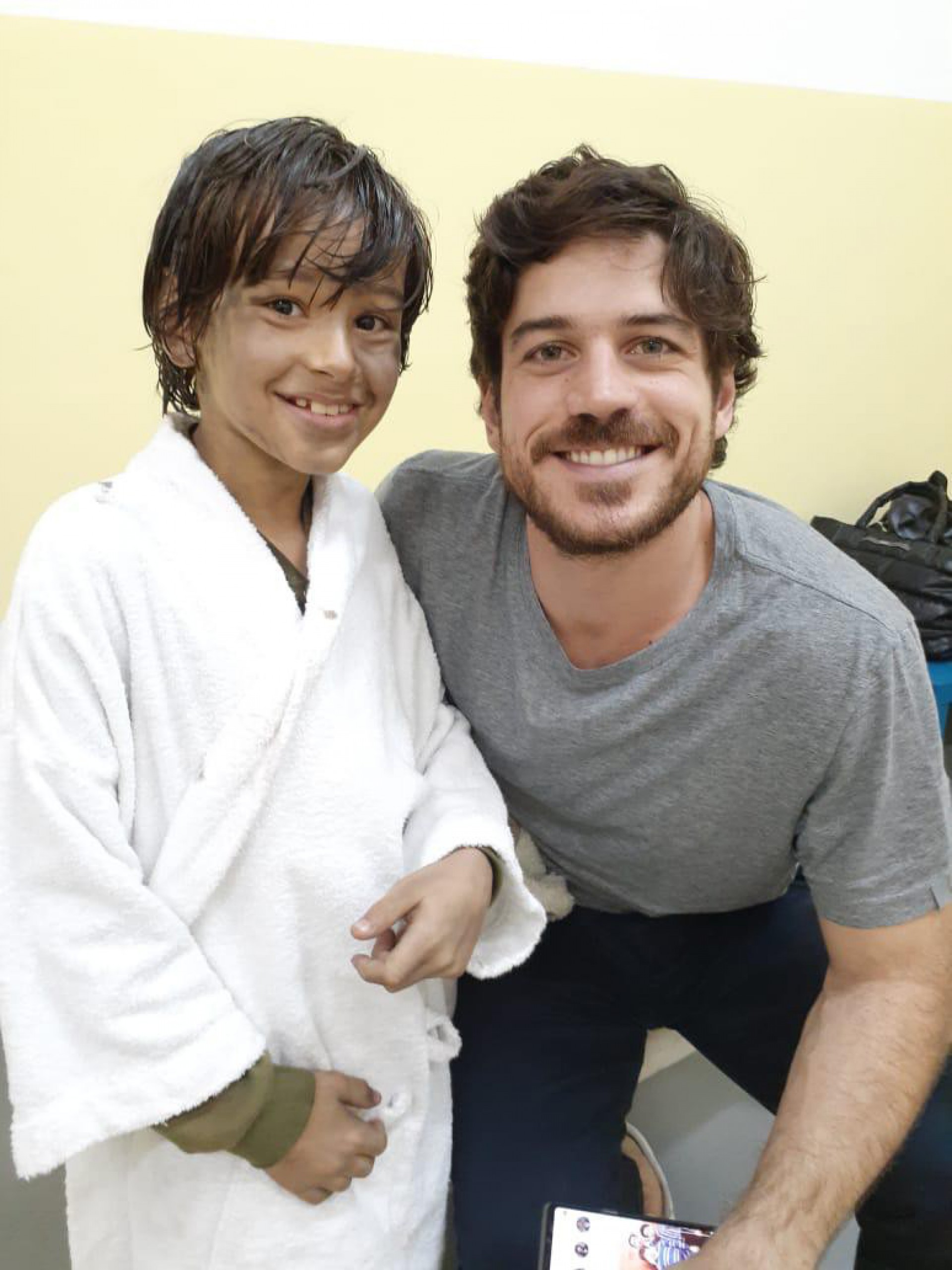 Pedro Burgarelli e Marco Pigossi nos bastidores de 'Cidade Invisível' - Divulgação