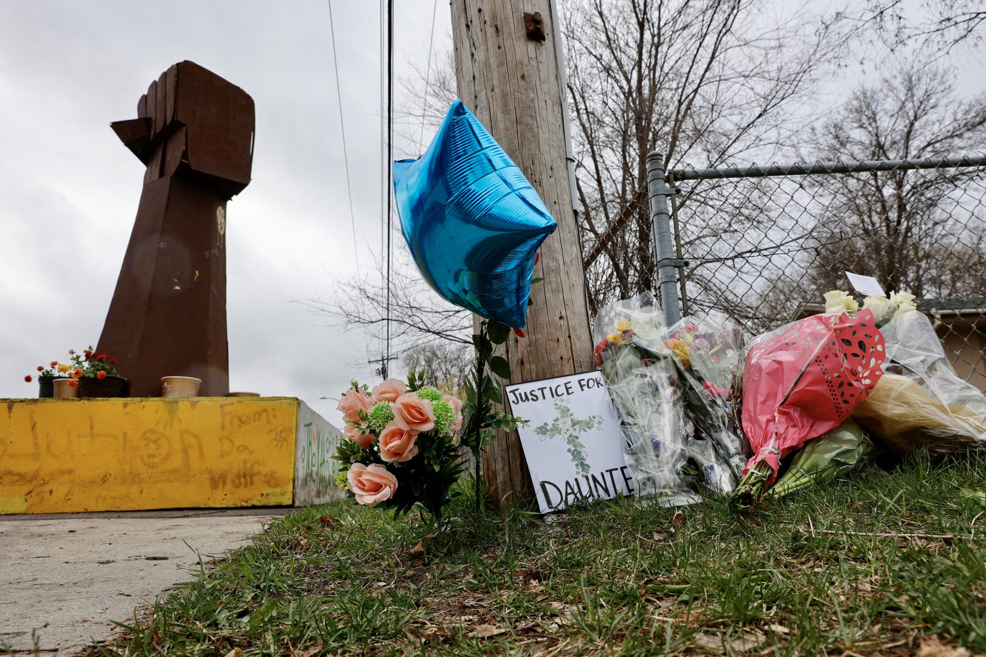 NBA suspende jogo entre Minnesota e Brooklyn ap&oacute;s morte de jovem negro por policial