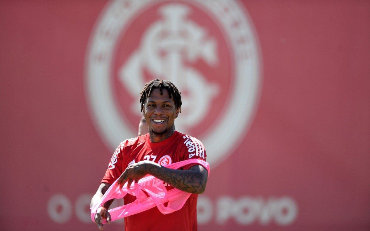 Em fim de contrato com o Inter, Hern&aacute;ndez, de 30 anos, chega sem custos ao Fluminense e aumenta o leque de op&ccedil;&otilde;es no ataque