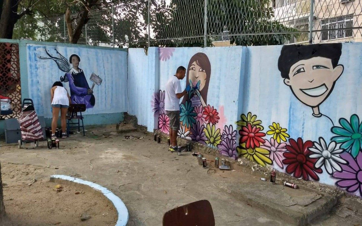 Professora realiza curso gratuito de produ&ccedil;&atilde;o liter&aacute;rio afro-brasileira em Caxias