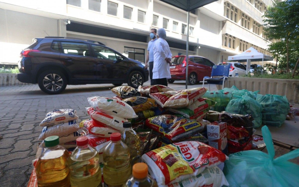 Um povo engajado: niteroienses já doaram aproximadamente 2 toneladas de alimentos - Fotos Bruno Eduardo Alves