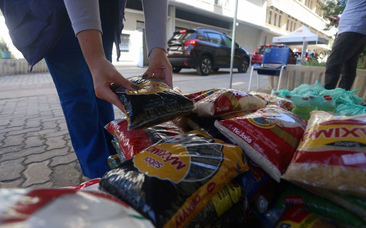 Um povo engajado: niteroienses j&aacute; doaram aproximadamente 2 toneladas de alimentos