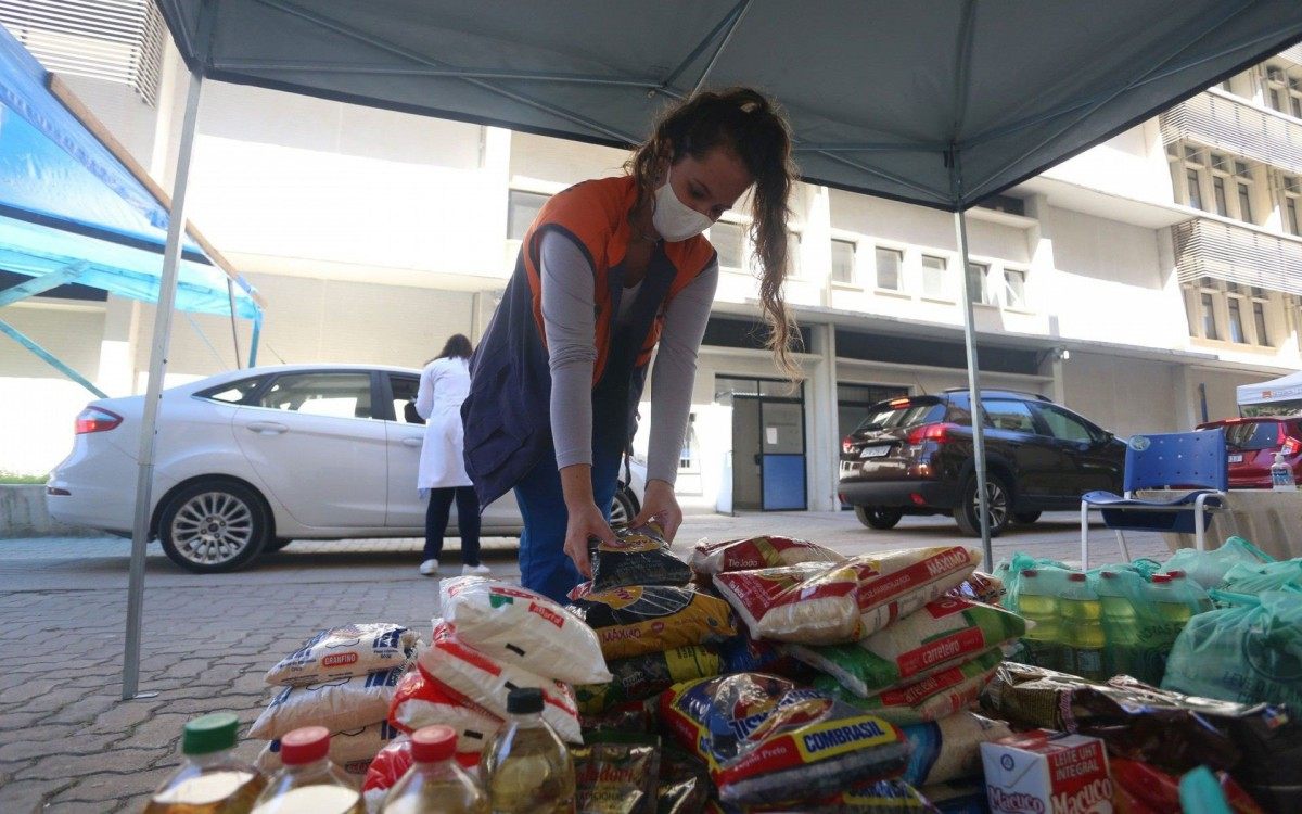 Um povo engajado: niteroienses j&aacute; doaram aproximadamente 2 toneladas de alimentos