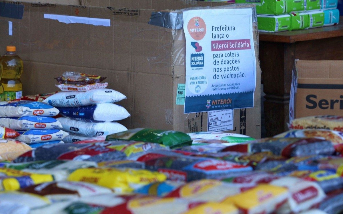 Um povo engajado: niteroienses j&aacute; doaram aproximadamente 2 toneladas de alimentos