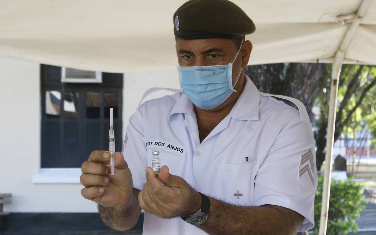 Geral - Inaugura&ccedil;ao de posto de vacina&ccedil;ao contra a Covid-19, no Museu Conde de Linhares, em Sao Cristovao, zona norte do Rio.