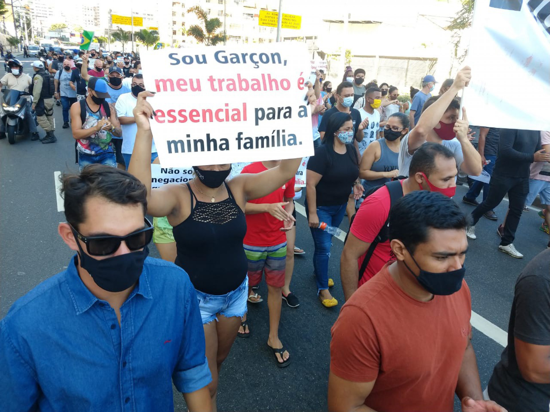 Vídeo: manifestantes protestam contra as medidas de restrição em Niterói
