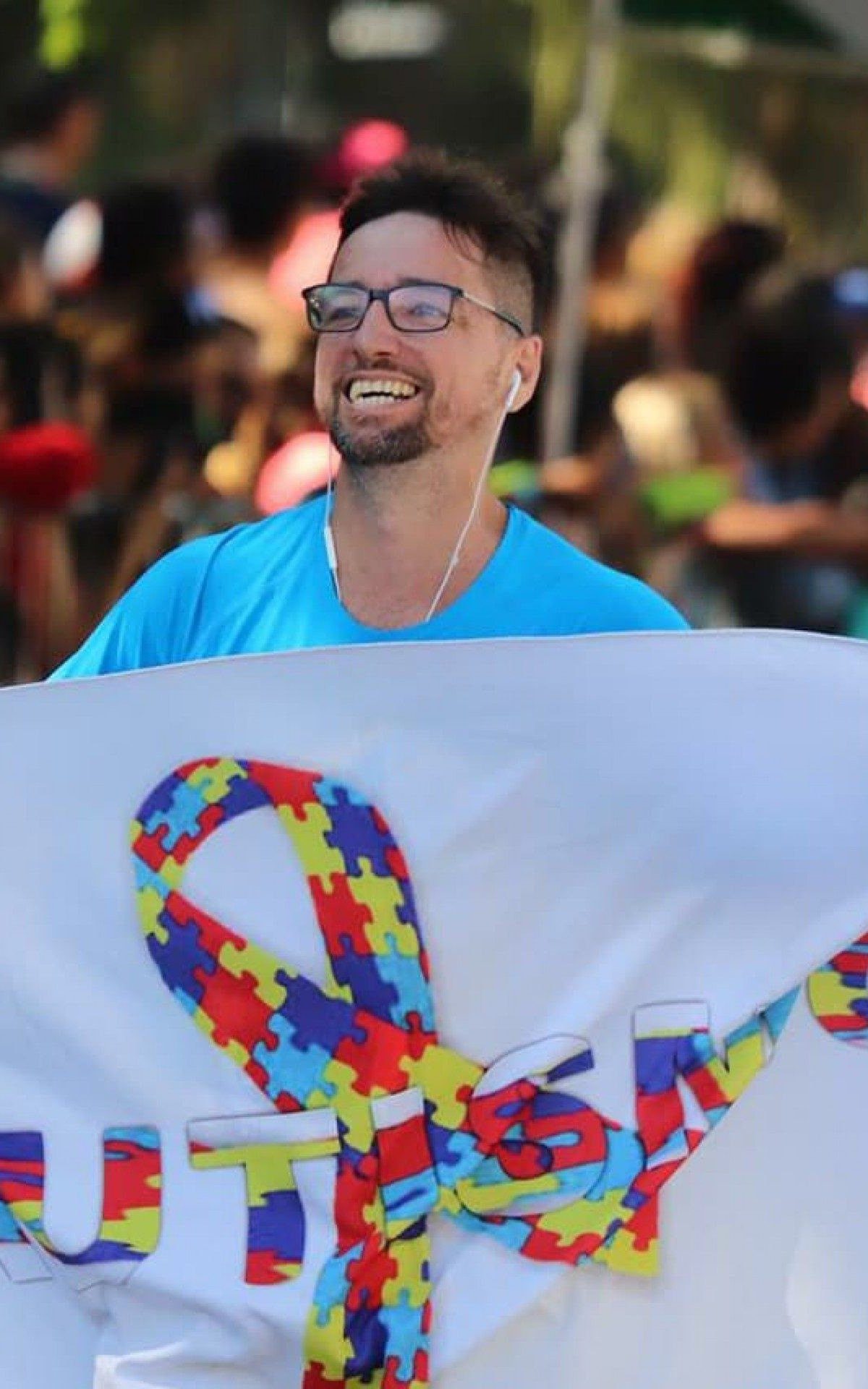 Atleta ultramaratonista e fundador da Associação Correndo pelo Autismo, Narbal Fernandes vai representar a Baixada na Carreata 'acina Já' - DIVULGAÇÃO