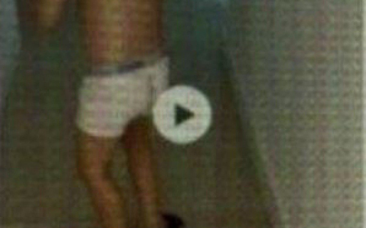 Bab&aacute; fala que Henry relatou que o padrasto o pegou pelo bra&ccedil;o, deu uma banda e chutou