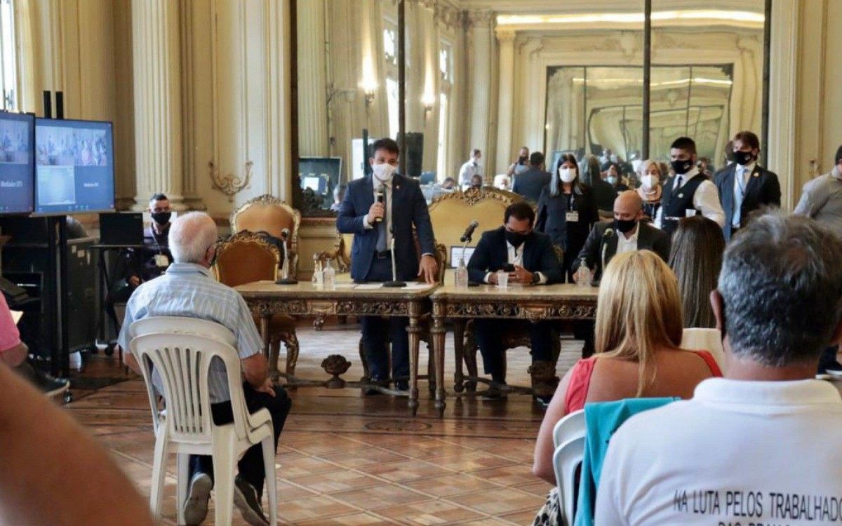 C&acirc;mara do Rio e secret&aacute;rio de Fazenda decidem mais uma parcela de Aux&iacute;lio Carioca para barraqueiros de praia