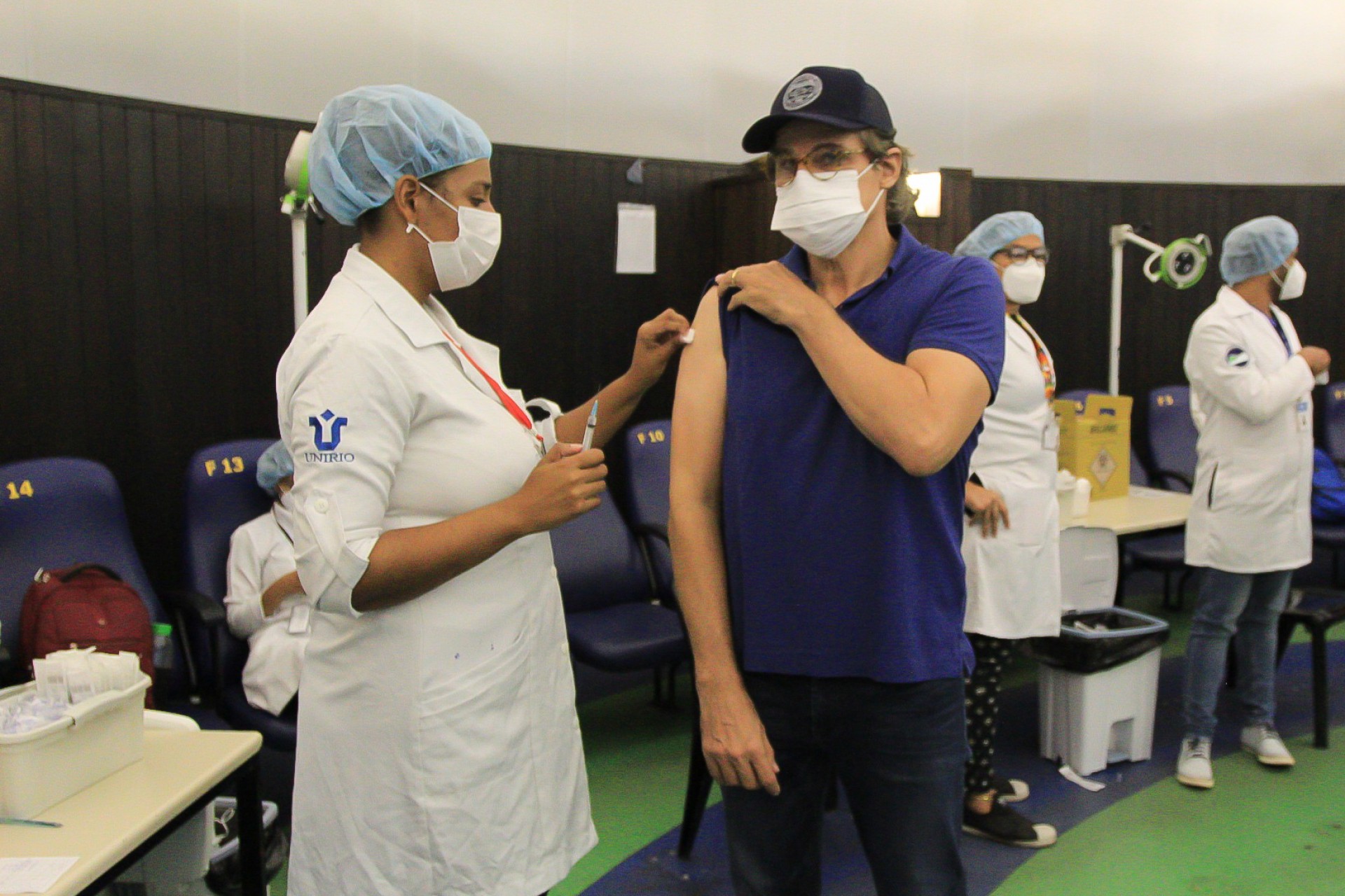 Aos 63 anos, Edson Celulari é vacinado contra a covid-19 - Ag. News