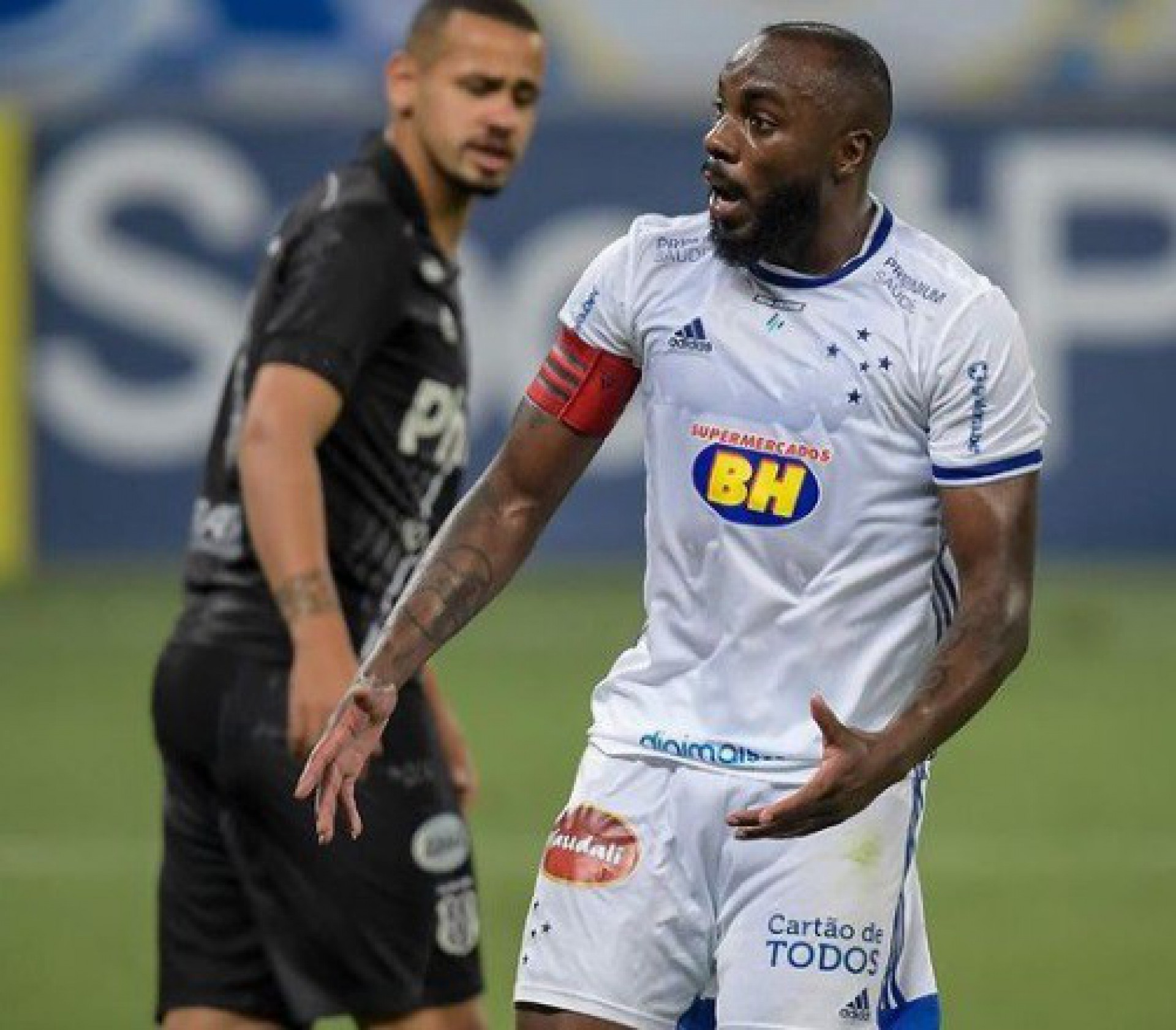 Antes de ser anunciado, Manoel comparece a CT do Fluminense e faz exames m&eacute;dicos