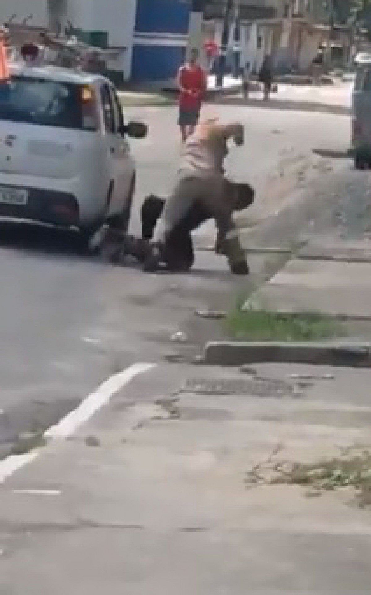 Morador teria apanhado por n&atilde;o aceitar que a luz de sua casa foi cortada