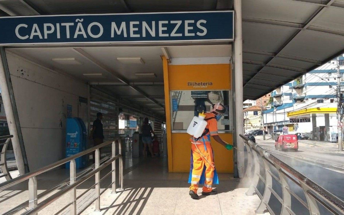 Opera&ccedil;&atilde;o de sanitiza&ccedil;&atilde;o da Comlurb seguiu em mais cinco pontos da cidade