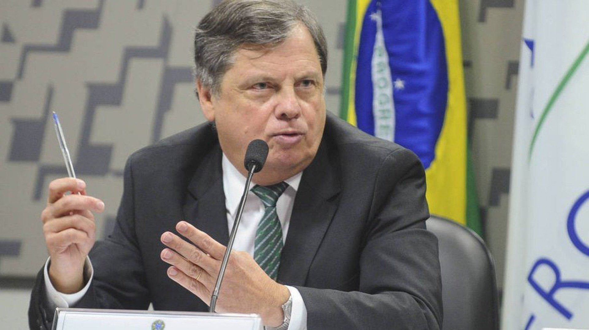 Ap&oacute;s Fran&ccedil;a barrar voos do Brasil, embaixador dispara: 'nossa economia n&atilde;o depende do turismo'