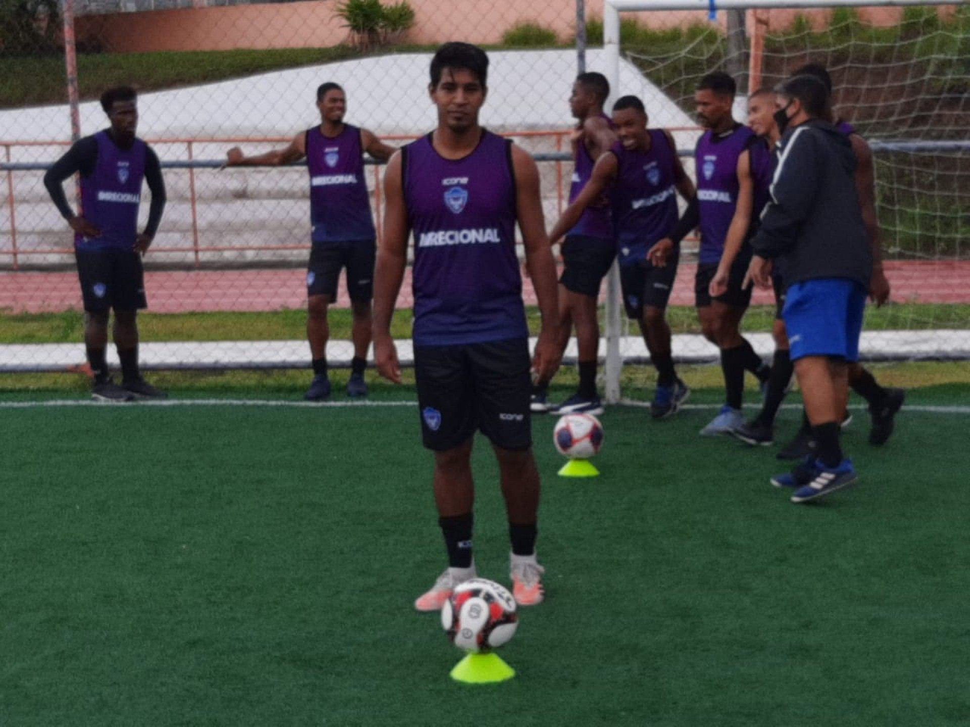 Allan já realizou o primeiro treinamento com os novos companheiros - Marcos Leandro / SEBR