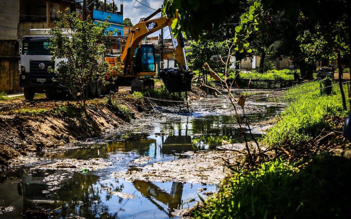 Foram usados na limpeza maquin&aacute;rio hidr&aacute;ulico e caminh&otilde;es