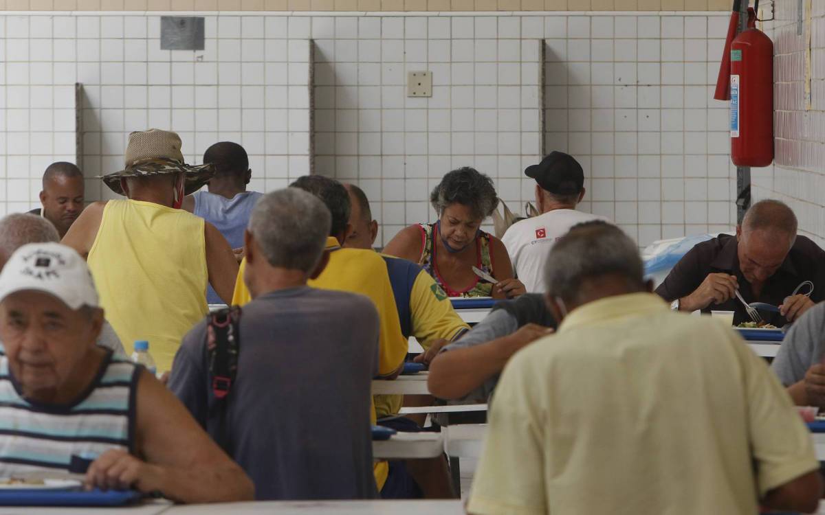 Geral - Movimenta&ccedil;ao comercio na zona oeste. Na foto, restaurante polupar em Campo Grande.