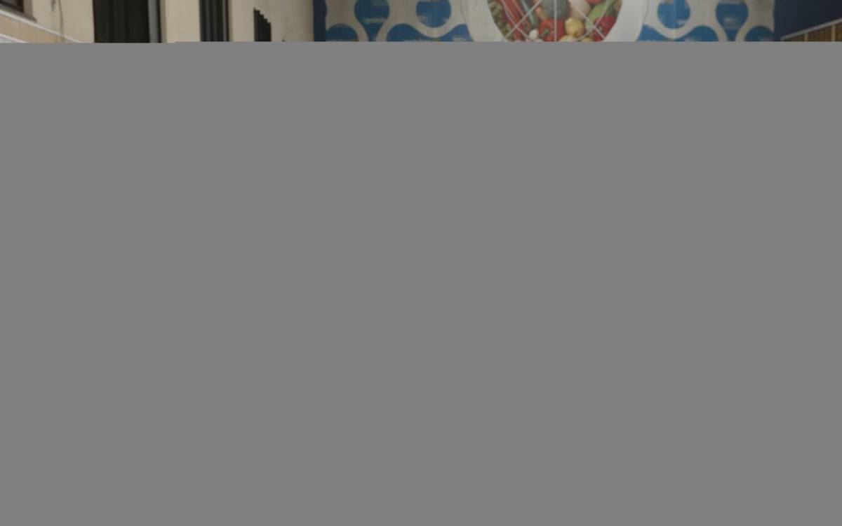 Geral - Movimenta&ccedil;ao comercio na zona oeste. Na foto, Paulo Gerson, no restaurante polupar em Campo Grande.