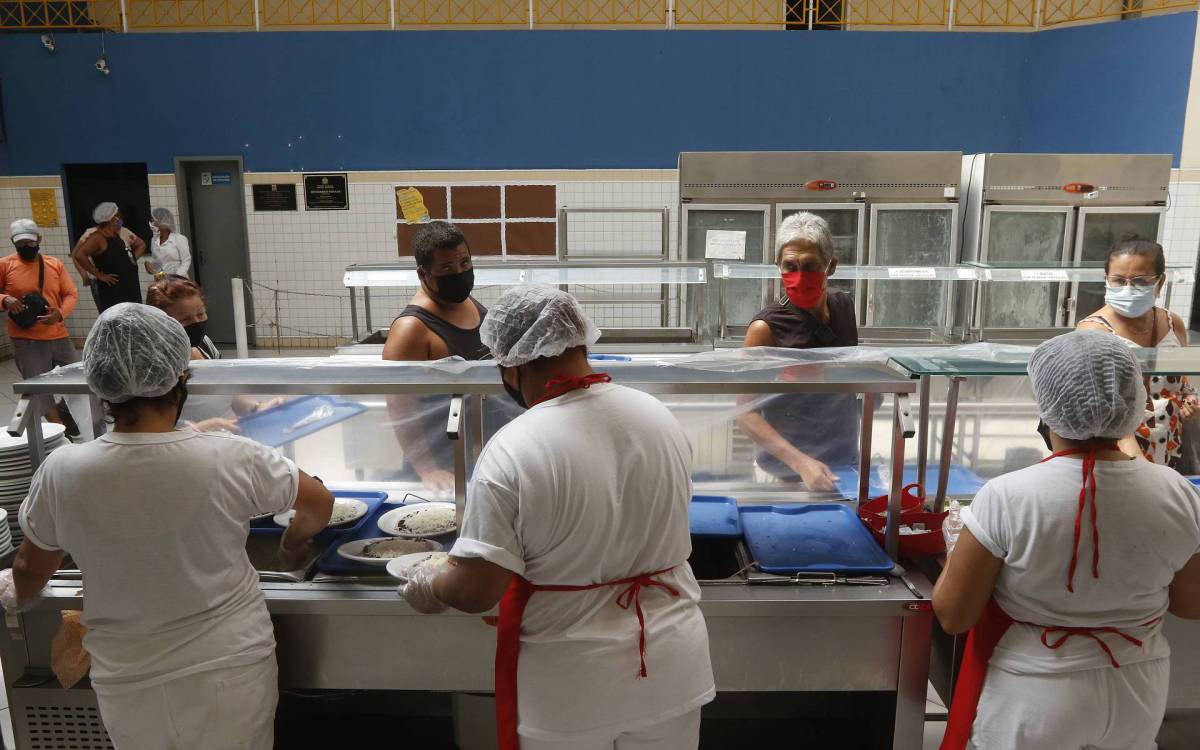 Geral - Movimenta&ccedil;ao comercio na zona oeste. Na foto, restaurante polupar em Campo Grande.