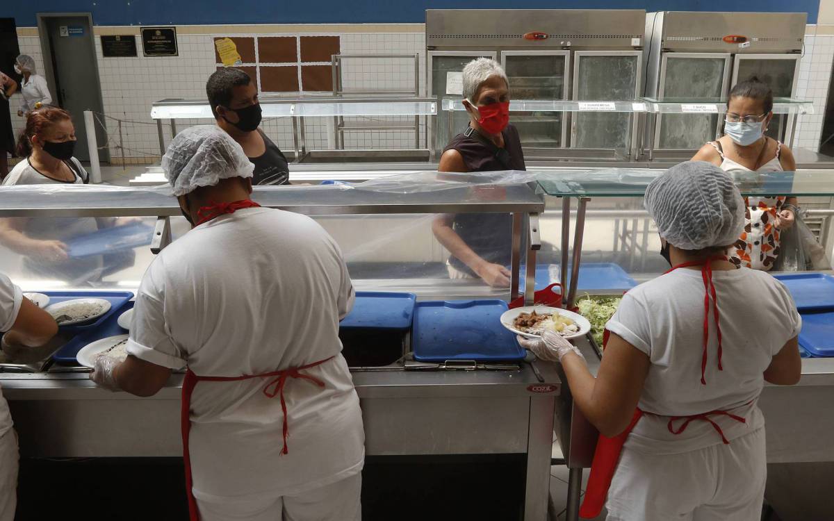 Geral - Movimenta&ccedil;ao comercio na zona oeste. Na foto, restaurante polupar em Campo Grande.