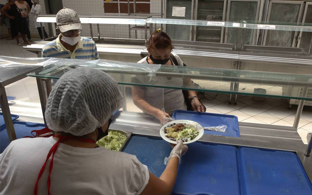 Geral - Movimenta&ccedil;ao comercio na zona oeste. Na foto, restaurante polupar em Campo Grande.
