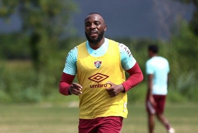 Revelado pelo Athletico-PR, Manoel relembra apoio na morte do pai e caso de racismo: 'Momento mais difícil da minha vida'