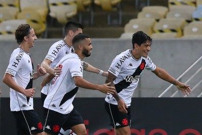 Vasco carimba faixa do Fla, vence com autoridade e encerra  longo jejum no clássico: 3 a 1