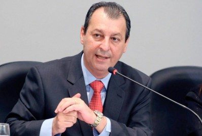 Omar Aziz diz que todos os representantes da Saúde omitiram informações na CPI