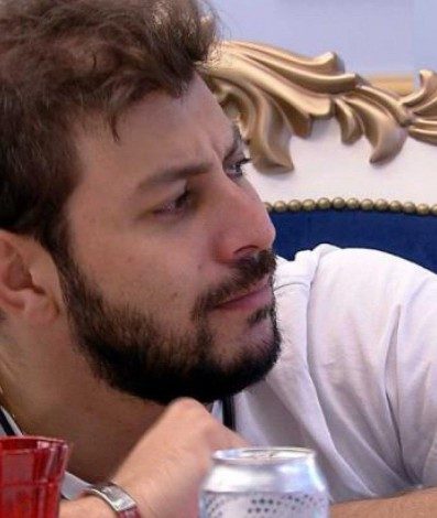 Caio e João Luiz conversaram sobre as atitudes de Juliette na casa, durante o almoço do líder - Reprodução/Globoplay