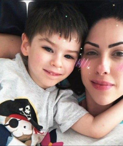 O menino Henry Borel e a mãe, Monique Medeiros - Reprodução redes sociais