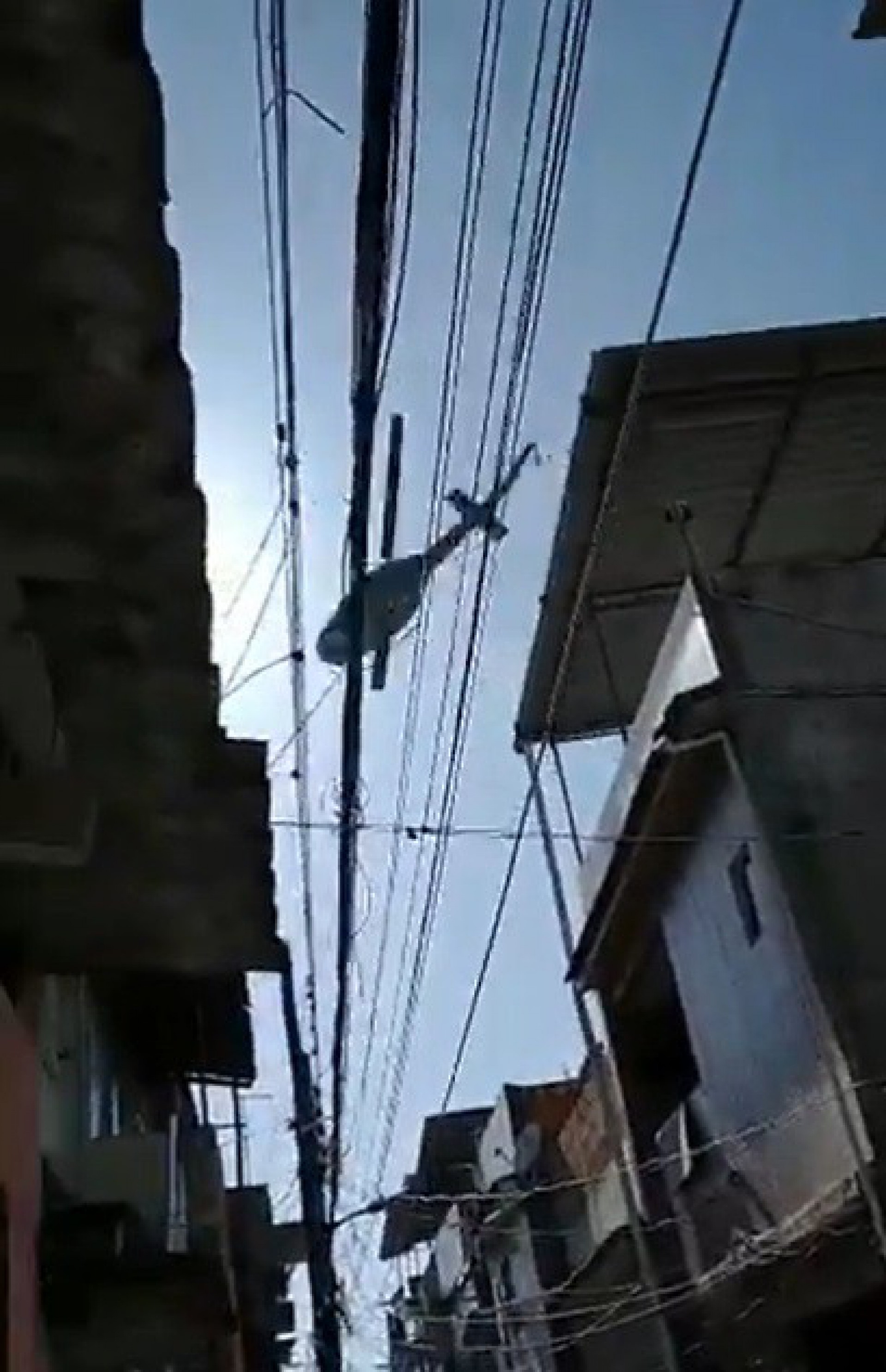 Imagens de helicóptero sobrevoando o bairro de São Lucas.  - Reprodução/Twitter