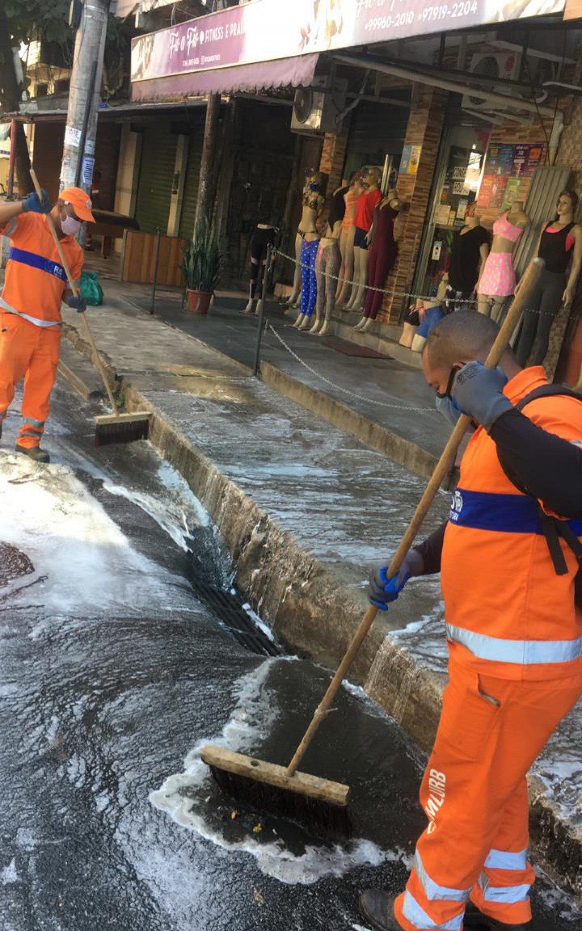  Comlurb levou sanitiza&ccedil;&atilde;o contra coronav&iacute;rus a mais quatro comunidades