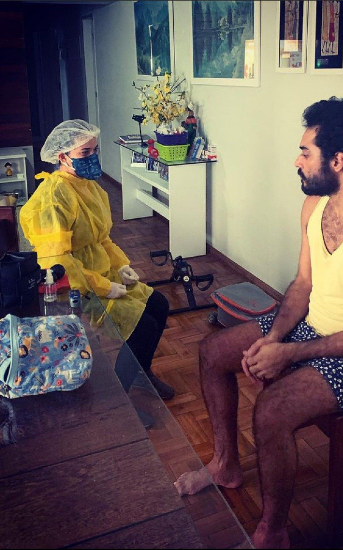 Ator de "Bacurau", Thom&aacute;s Aquino se recupera em casa ap&oacute;s 10 dias na UTI por complica&ccedil;&atilde;o da covid-19