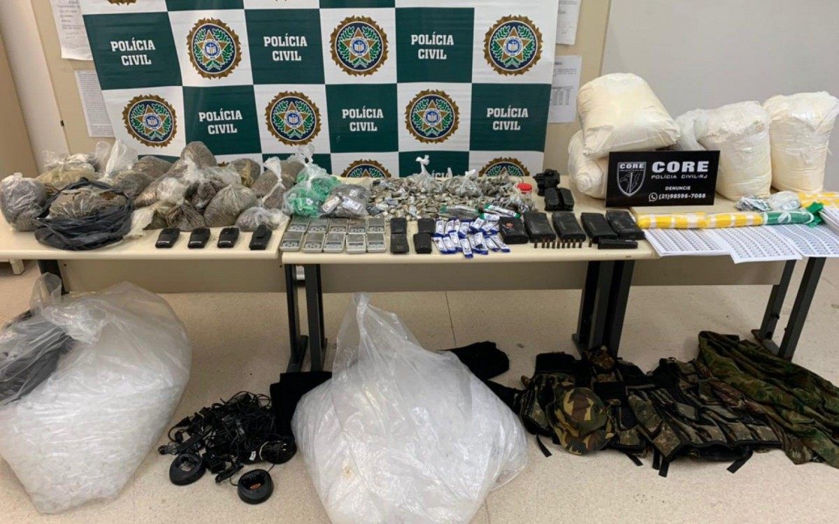 Material apreendidos pelos agentes foi levado para a Cidade da Pol&iacute;cia, no Jacarezinho