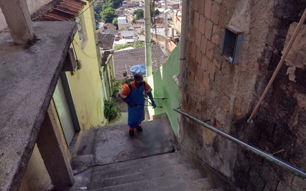  Comlurb levou sanitiza&ccedil;&atilde;o contra coronav&iacute;rus a mais quatro comunidades