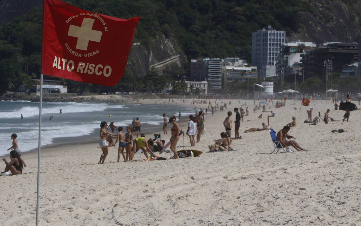Geral - Movimenta&ccedil;ao na Praia do Leblon, na manha de hoje.