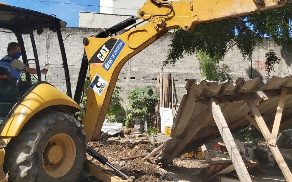 Foram demolidas 32 edifica&ccedil;&otilde;es destinadas a garagens e dep&oacute;sitos