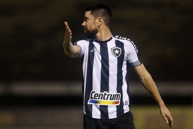 Ex-jogador do Botafogo dá entrada em hospital com dificuldades respiratórias
