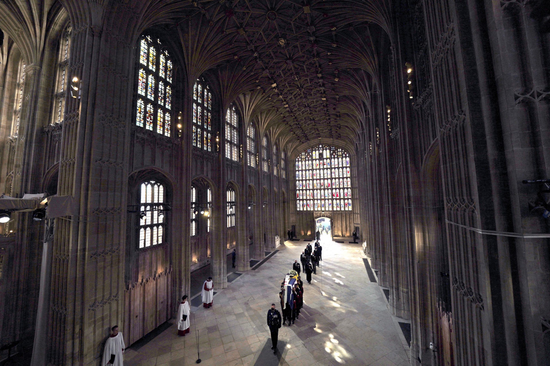 Rainha Elizabeth e família dão adeus ao príncipe Philip em cerimônia restrita - AFP