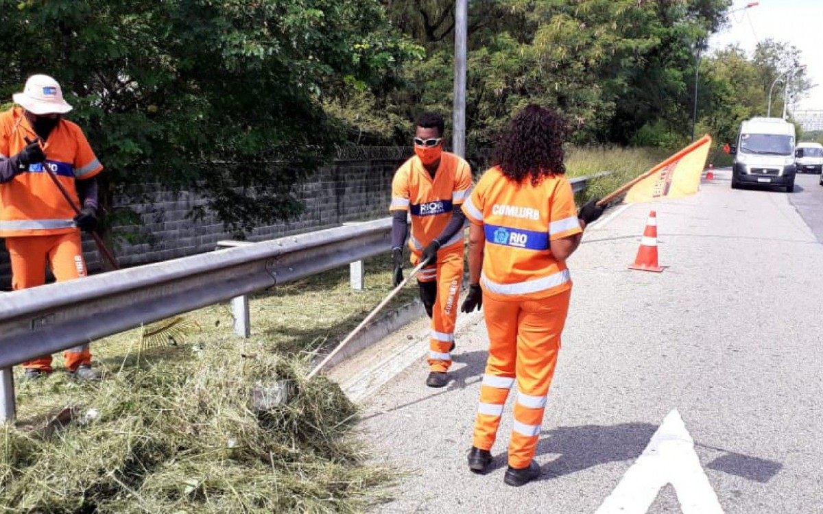 Comlurb realiza mega opera&ccedil;&atilde;o de limpeza na Linha Vermelha