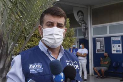 Secretaria de Saúde faz revisão de casos antigos de covid-19 e número de infetados dispara