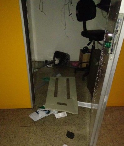 Criminosos depredam estação Aeroporto Jacarepaguá  - Divulgação