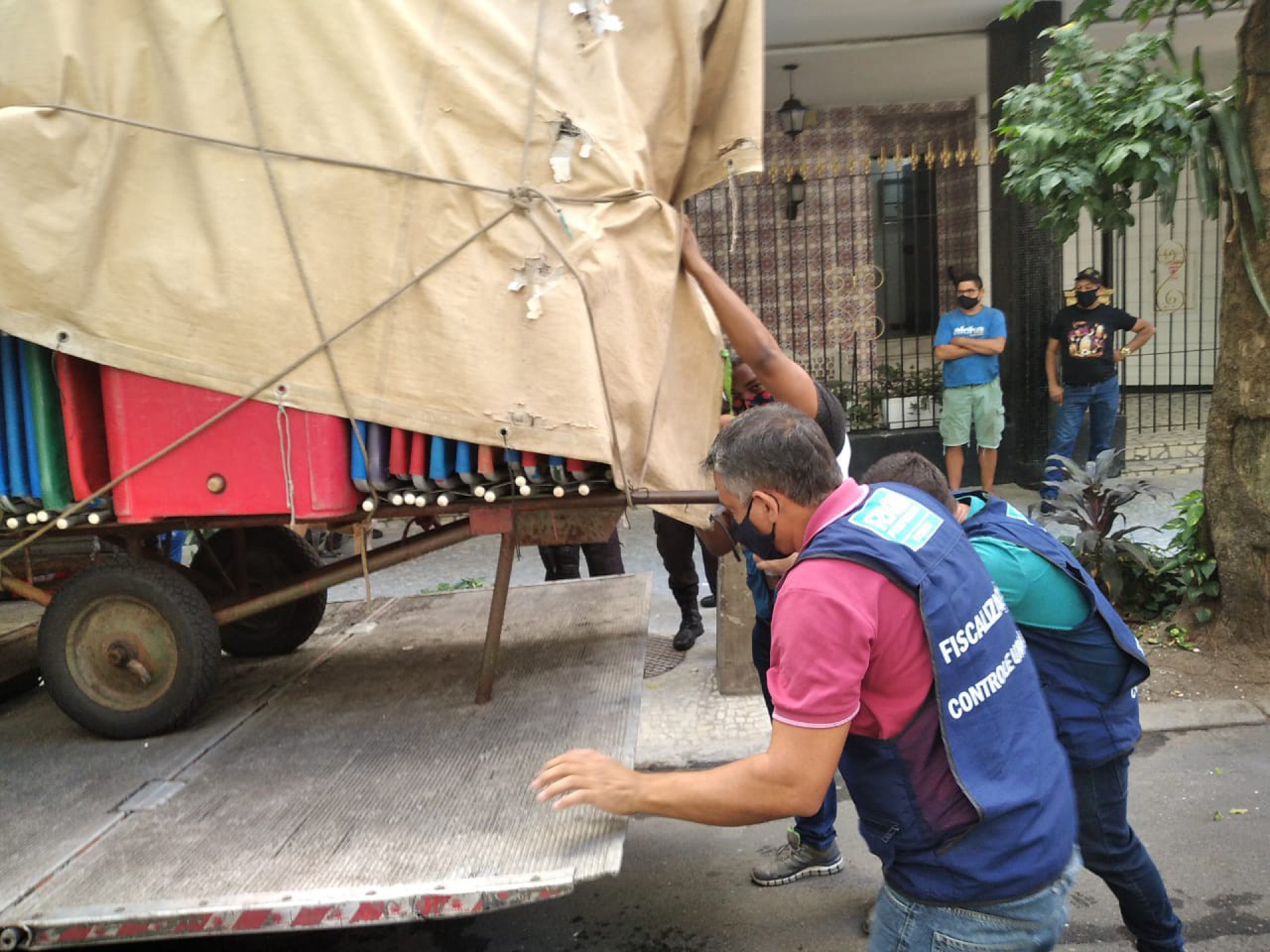 Secretaria Municipal de Ordem Pública, Guarda Municipal, Vigilância Sanitária, com apoio da Polícia Militar, realizam fiscalização das medidas de restrição - Divulgação/Seop