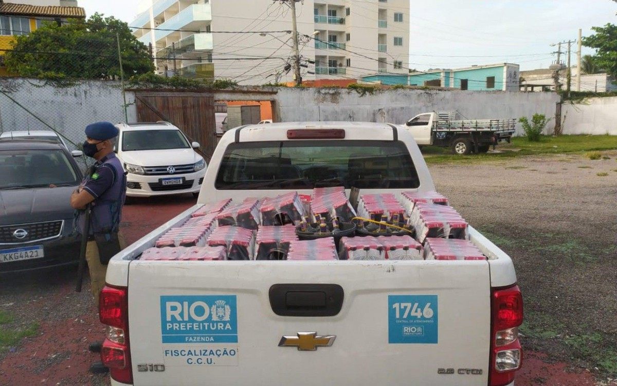 Diversos produtos foram apreendidos no local 