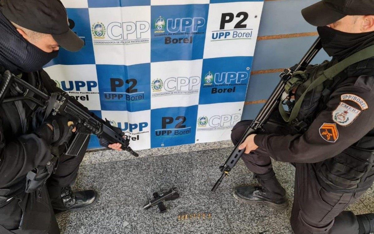 Material apreendido com o criminoso