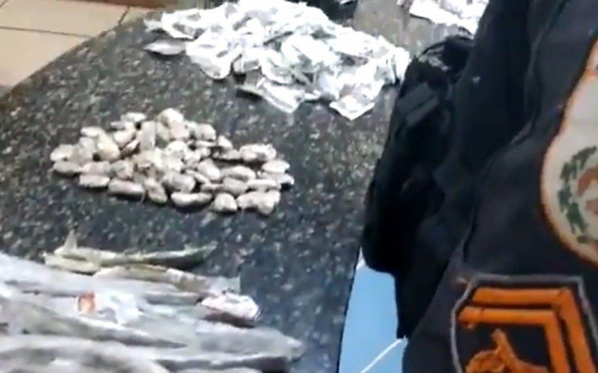 34&ordm; BPM apreende material entorpecente, r&aacute;dios transmissores e uma granada