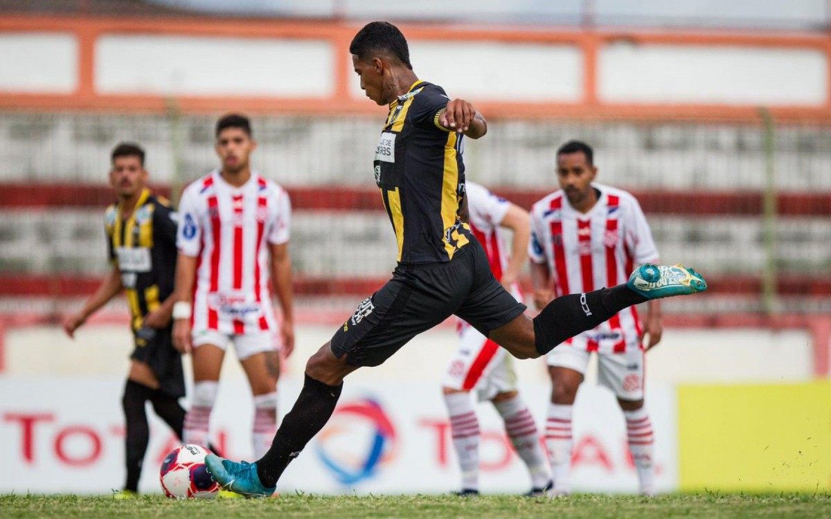 Volta&ccedil;o empata com o Bangu 