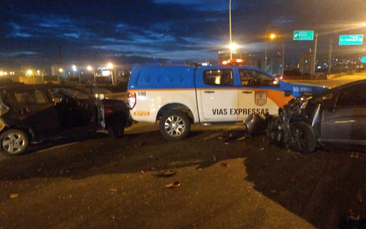 Acidente causou interdi&ccedil;&atilde;o por quase tr&ecirc;s horas da Linha Vermelha